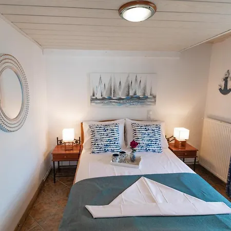 Captain's Kalivia (Skiathos)