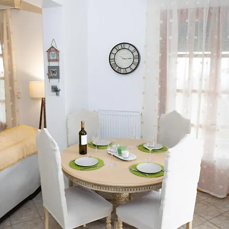 Captain's Kalivia (Skiathos)