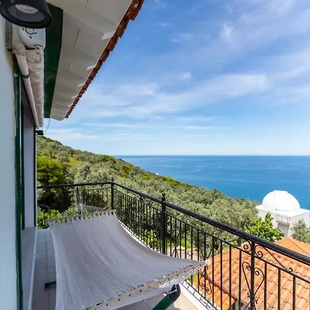 Captain's Kalivia (Skiathos)