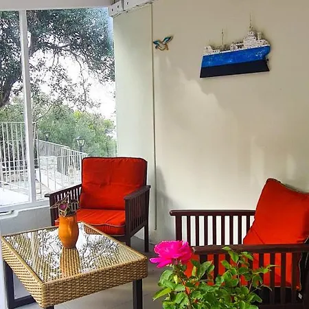 Captain's Kalivia (Skiathos)